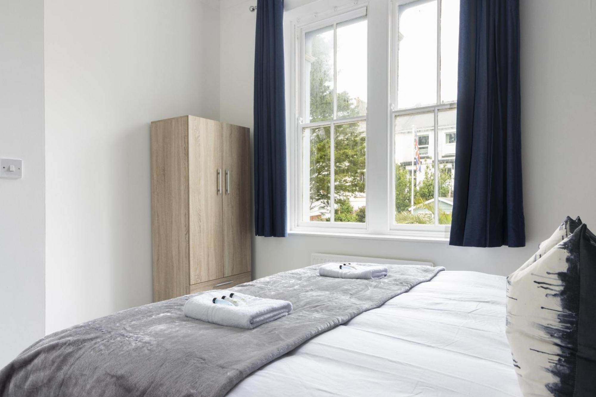 Апартаменты Alexandra - Large 3 Bed Perfect For Contractors, Free Parking, Fast Wifi And Great Value! Плаймаут Экстерьер фото