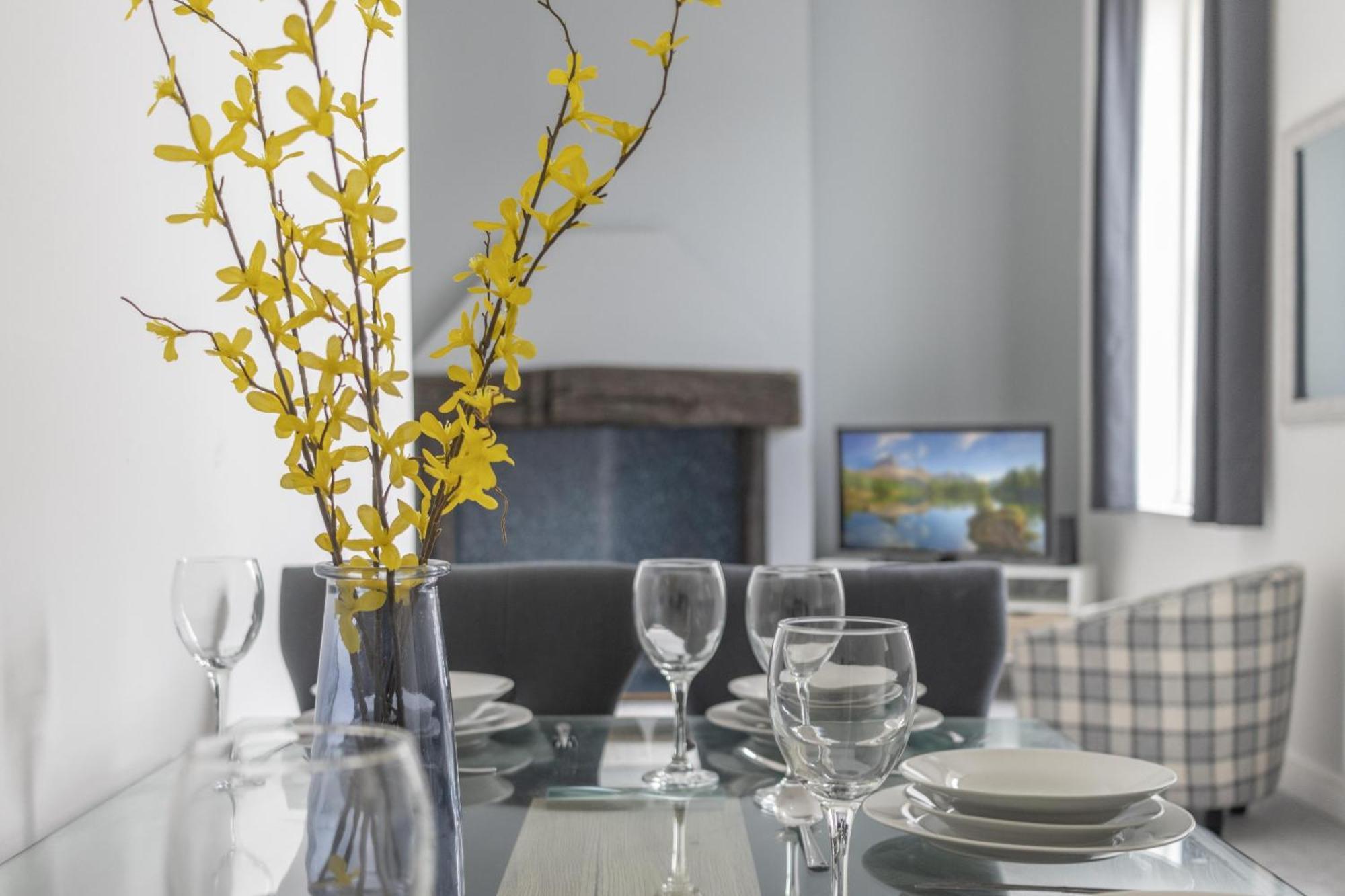 Апартаменты Alexandra - Large 3 Bed Perfect For Contractors, Free Parking, Fast Wifi And Great Value! Плаймаут Экстерьер фото