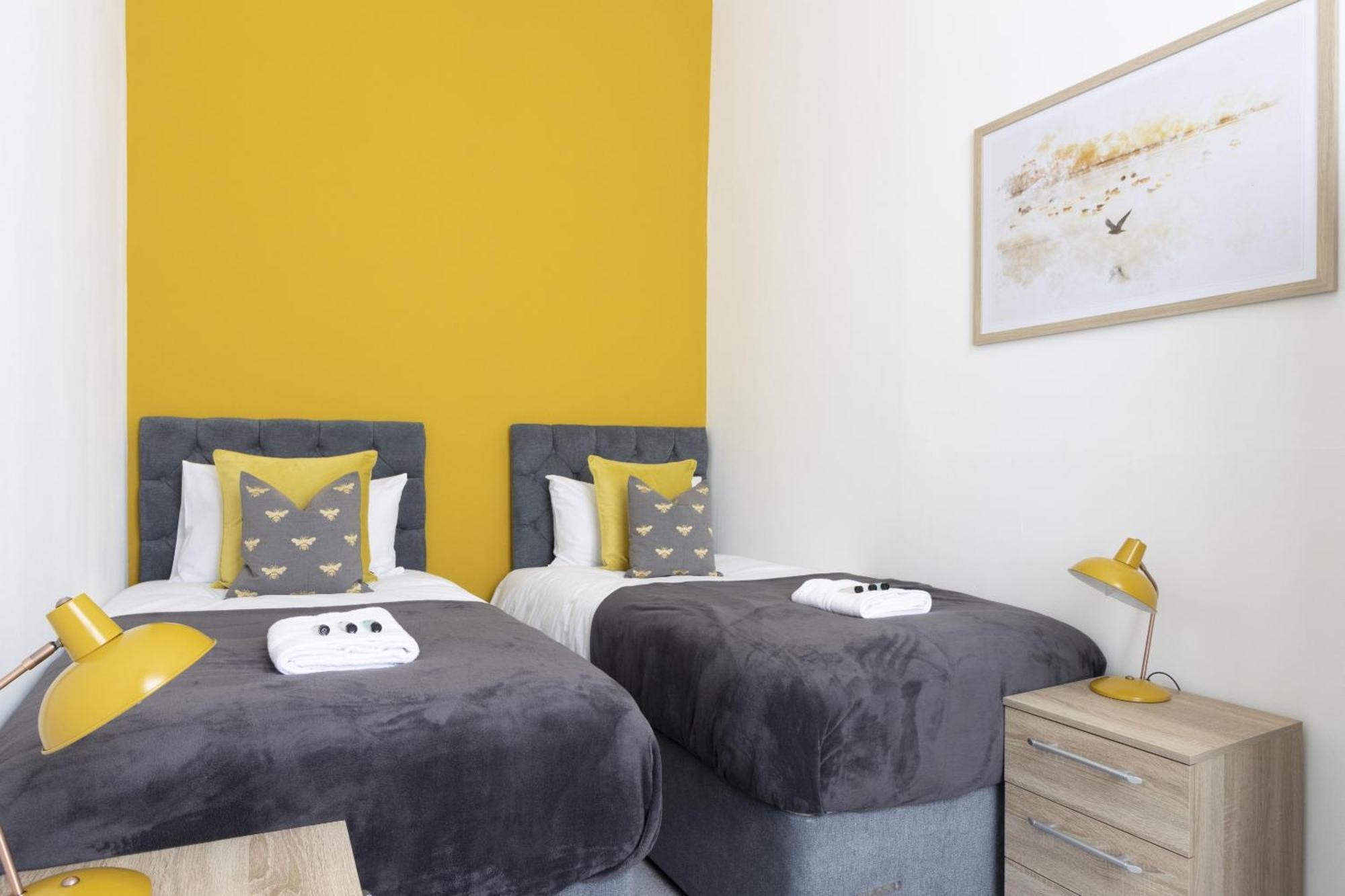 Апартаменты Alexandra - Large 3 Bed Perfect For Contractors, Free Parking, Fast Wifi And Great Value! Плаймаут Экстерьер фото
